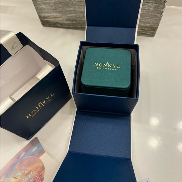 NWOT Black Pearl Necklace - Picture 4 of 6